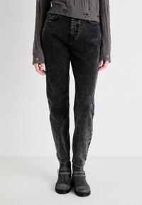 Свободные джинсы