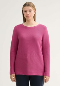 Длинный пуловер