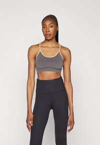 Спортивный бюстгальтер