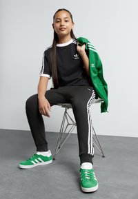 Спортивные штаны Спортивные штаны