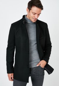 Короткое пальто Короткое пальто