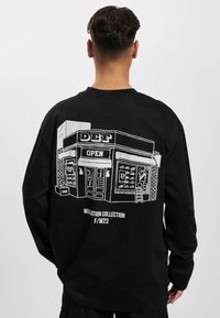 Лонгслив Лонгслив