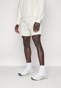 Шорты Шорты