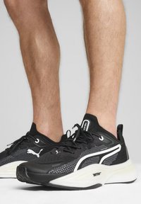 Тренировочные кроссовки