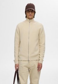 Вязаная кофта Вязаная кофта