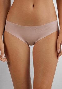 Стринги Стринги