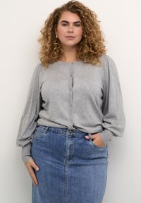 Вязаный жилет