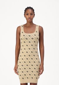 Платье футляр