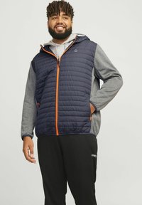 Зимняя куртка