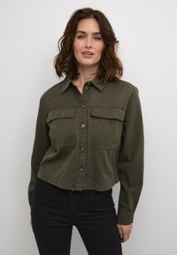 Куртка с накладнымит карманами