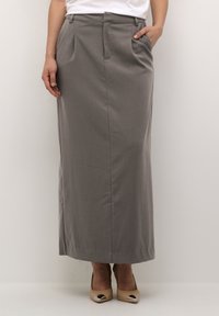 Юбка с накладными карманами