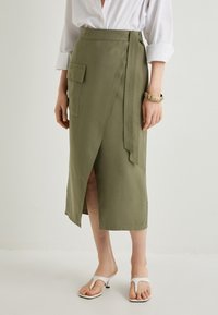 Юбка с накладными карманами Юбка с накладными карманами