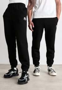 Спортивные штаны Спортивные штаны