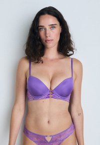 Бюстгальтер Бюстгальтер