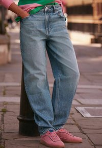 Свободные джинсы Свободные джинсы