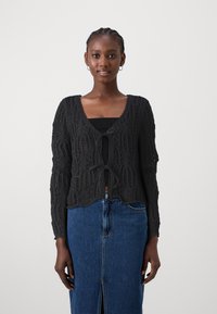 Вязаная кофта