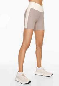 Шорты Шорты