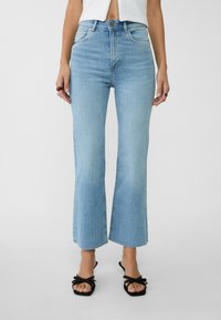 Короткие джинсы