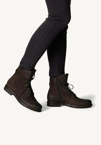 Ботинки на шнуровке