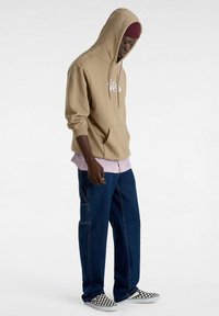 Пуловер с капюшоном