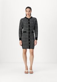 Вязаное платье