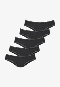 Трусы на бедрах