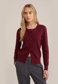 Вязаная кофта