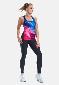 Спортивный топ Спортивный топ