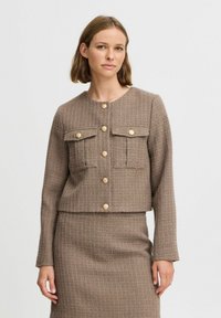 Блейзер с накладными карманами