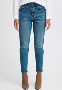 Прямые джинсы