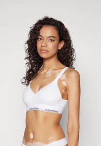 Бюстгальтер Бюстгальтер