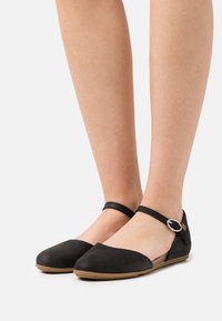 Спортивные балетки