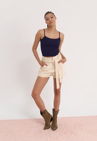 Топ на бретельках Топ на бретельках