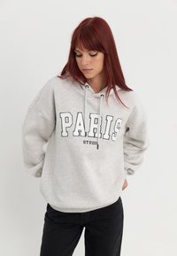 Пуловер с капюшоном Пуловер с капюшоном