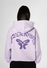 Пуловер с капюшоном Пуловер с капюшоном