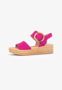 Босоножки на танкетке Босоножки на танкетке