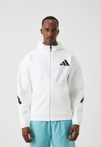 Спортивная кофта