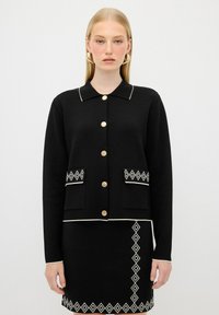 Жаккардовая вязаная кофта