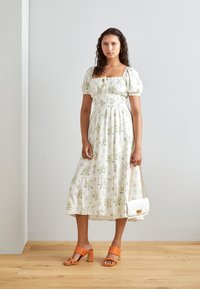 Платье Платье