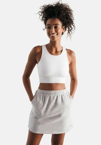 Спортивный топ