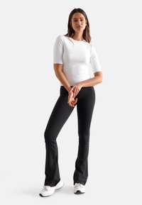 Спортивные штаны