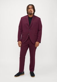 Костюм Костюм