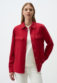 Куртка с накладнымит карманами