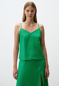 Топ на бретельках Топ на бретельках