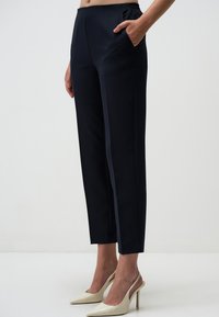 Узкие брюки