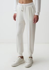 Спортивные штаны