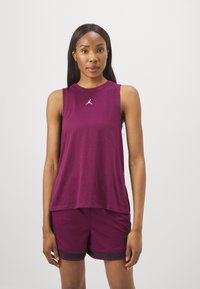 Спортивный топ