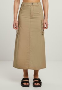 Юбка с накладными карманами