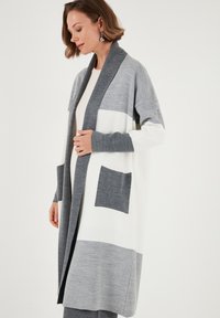 Длинный кардиган