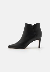 Полусапожки на высоком каблуке Полусапожки на высоком каблуке